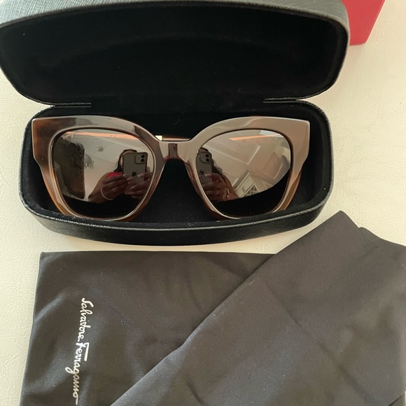 Salvatore Ferragamo sunglasses‎ - Picture 1 of 8